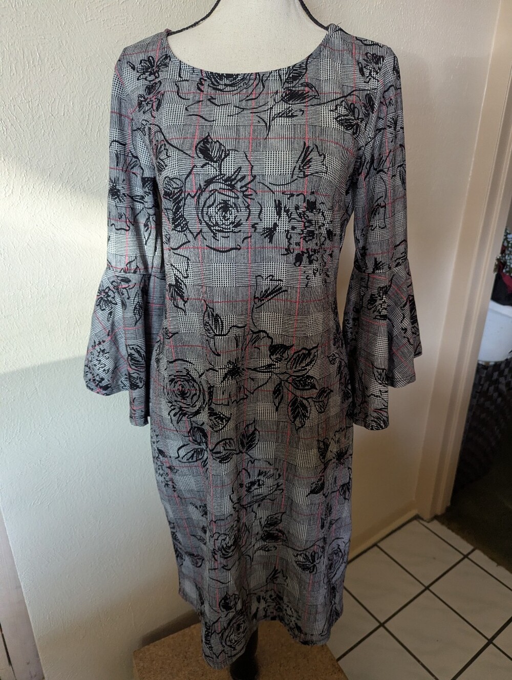 Plaid Floral Bell-Sleeve Dress in Gray and Pink